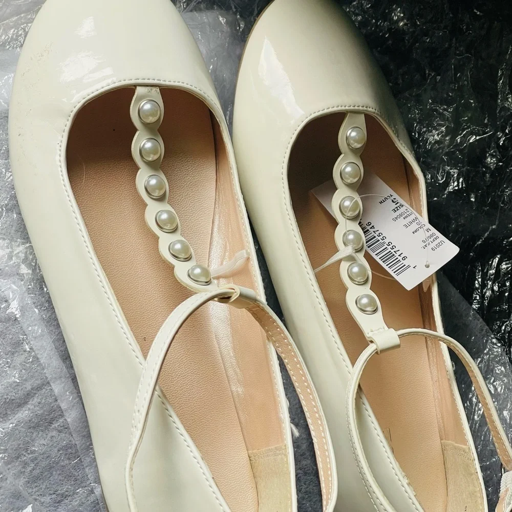 Children’s place white shoes with breaded faux pearl t-strap